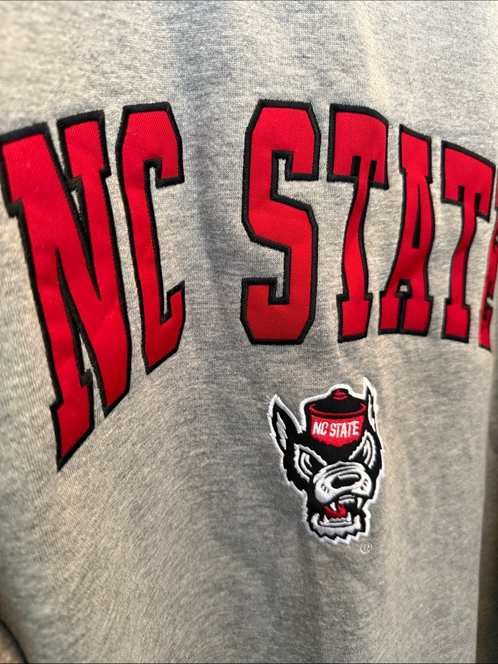 Colosseum Gray Crewneck Sweatshirt with Red NC STATE Applique - Picture 2 of 4